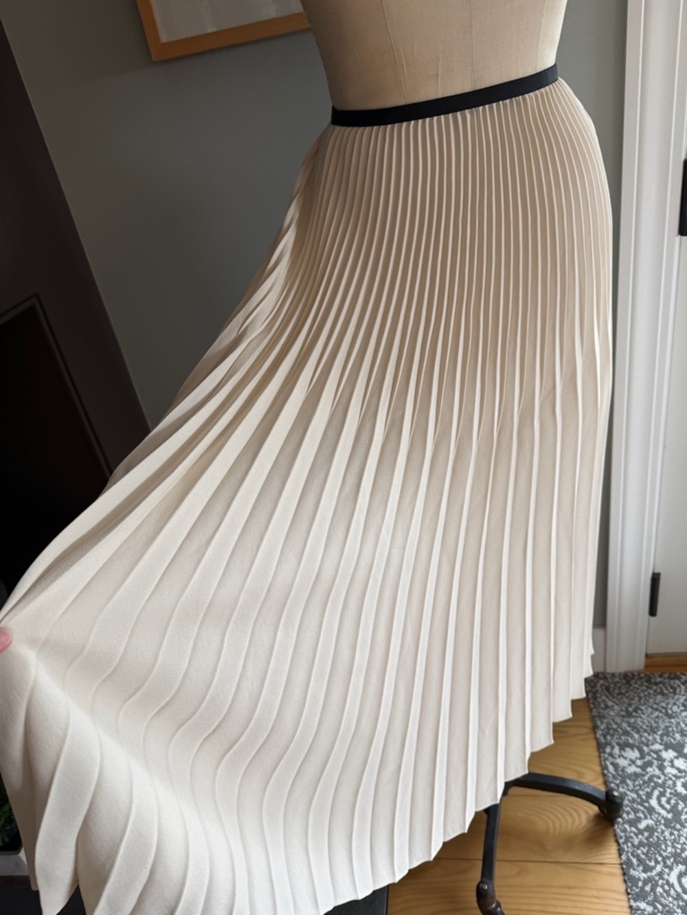 Jenni Kayne Pleated Skirt.
Ivory/Black
NWOT 
Size XS - Picture 12 of 15